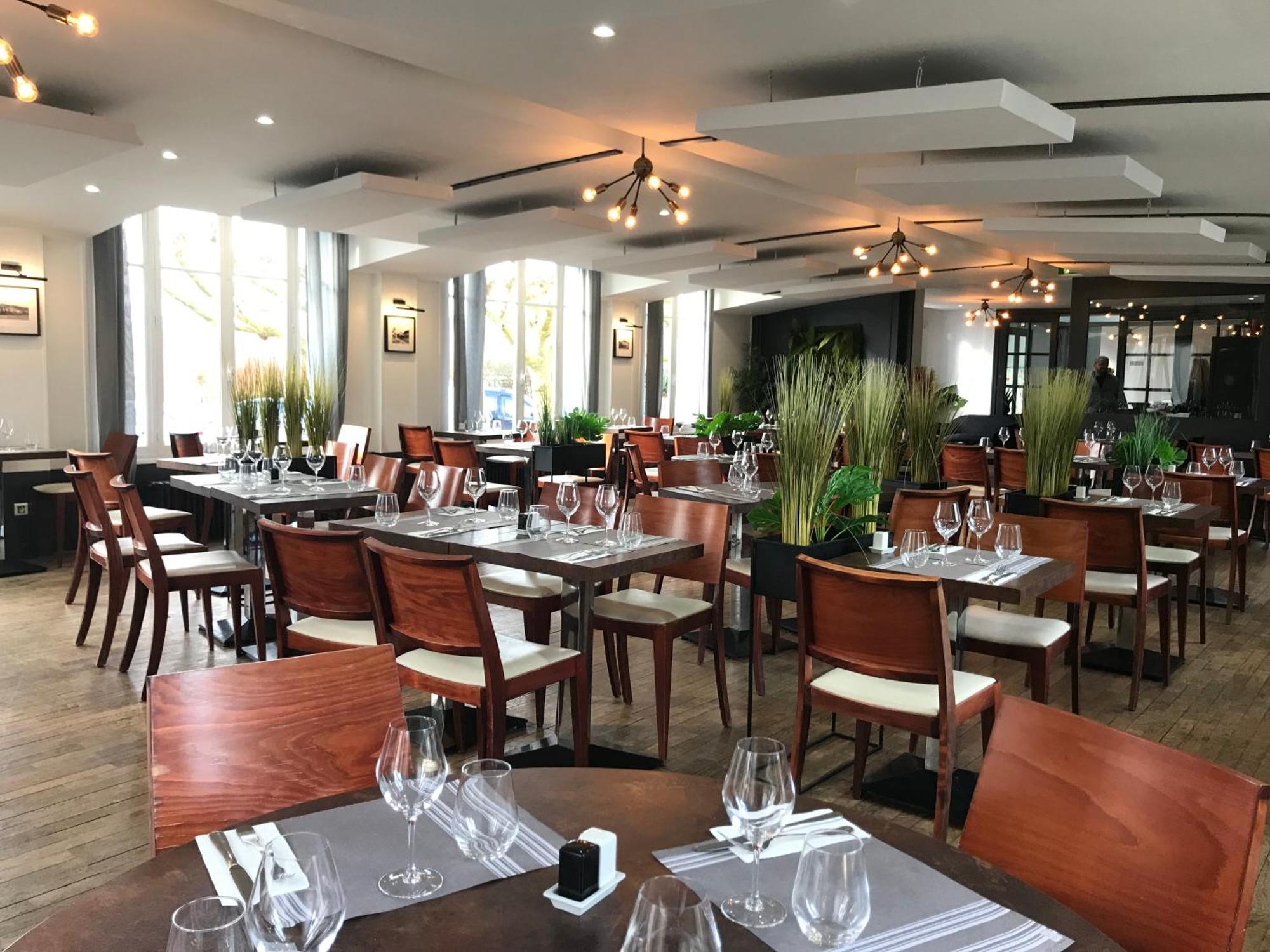 Logis Hotel & Restaurant - Les Bords De Seine La Roche-Guyon Zewnętrze zdjęcie