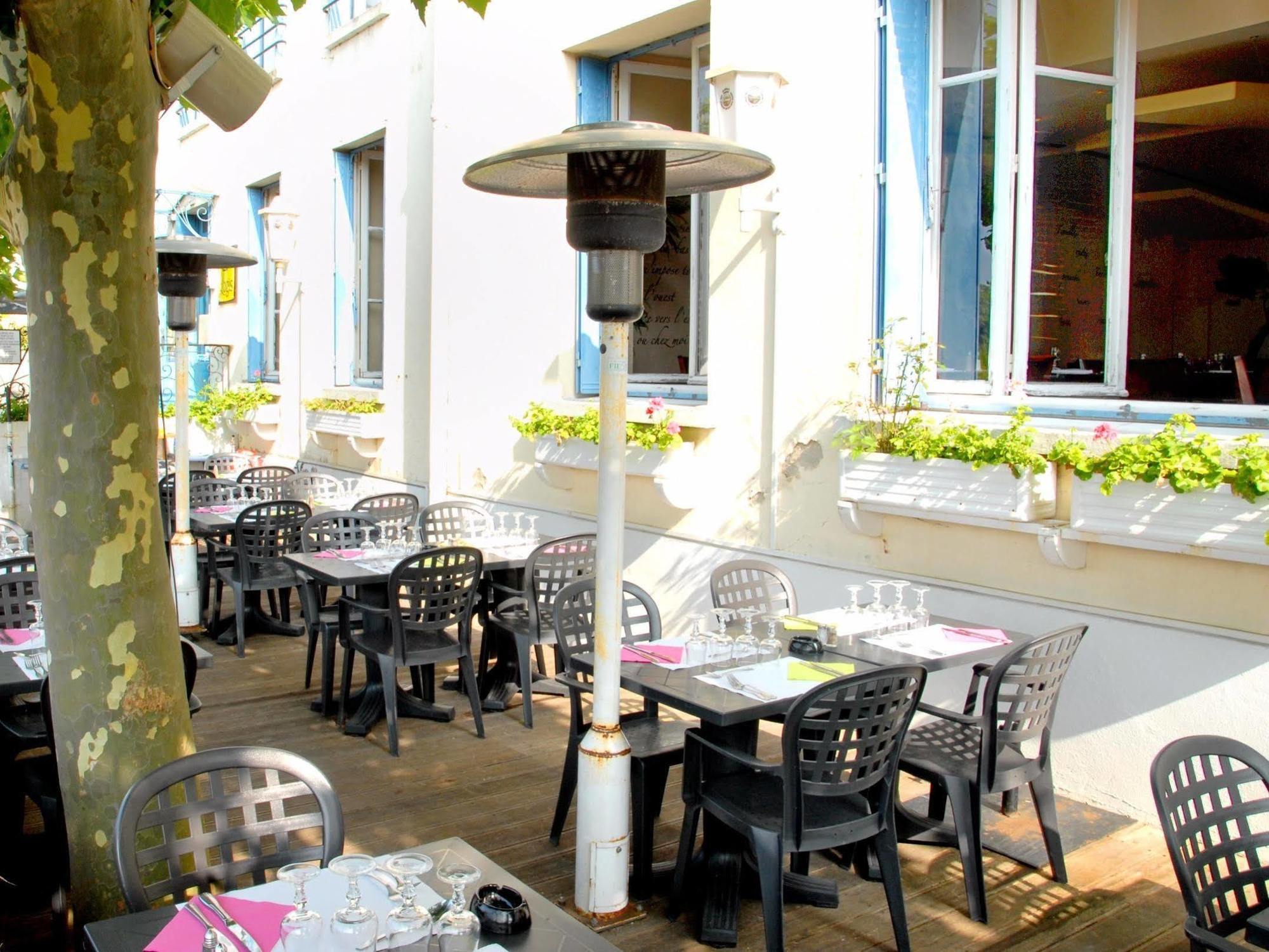 Logis Hotel & Restaurant - Les Bords De Seine La Roche-Guyon Zewnętrze zdjęcie