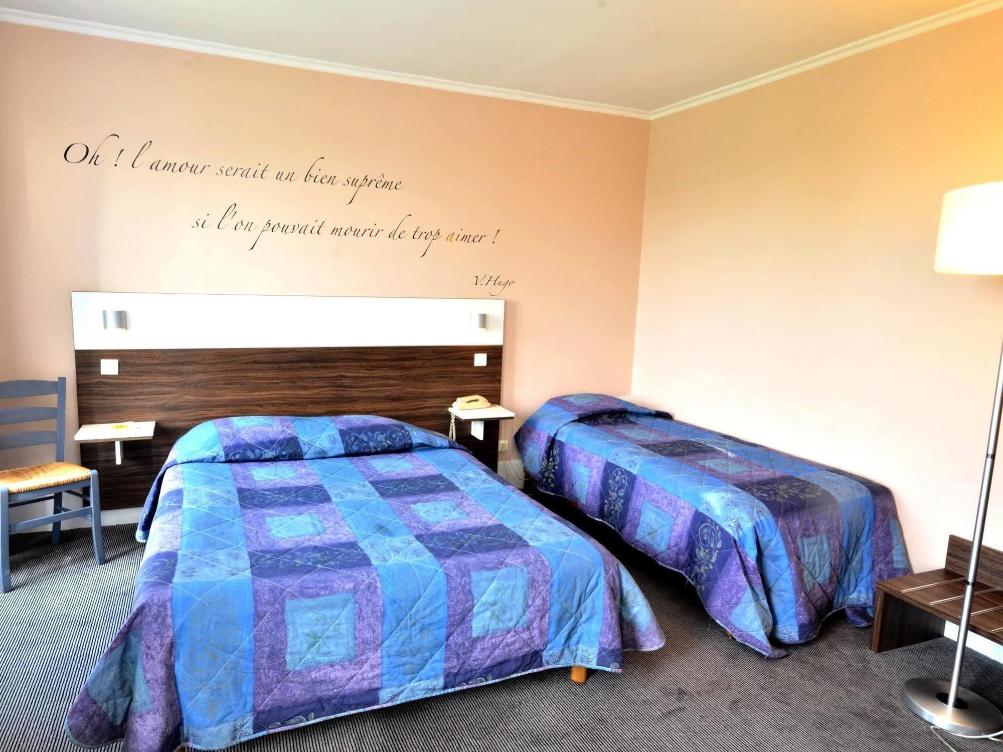 Logis Hotel & Restaurant - Les Bords De Seine La Roche-Guyon Zewnętrze zdjęcie