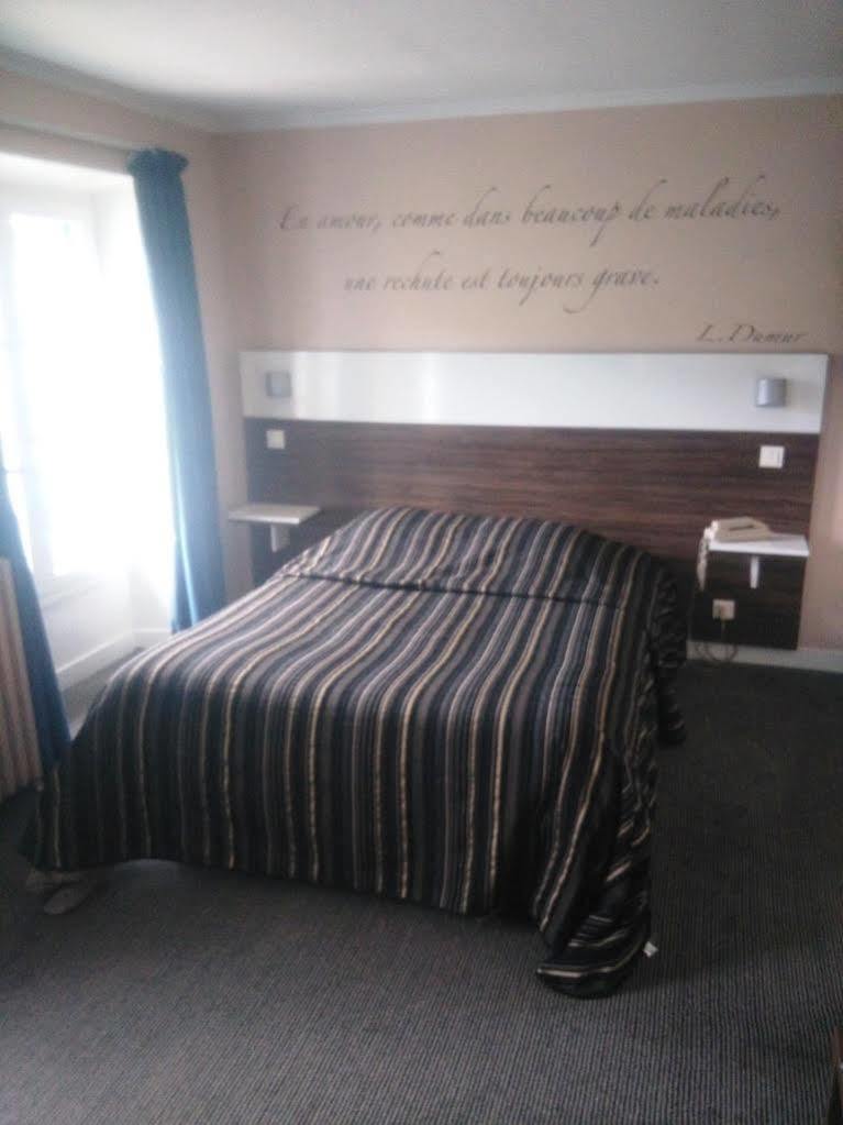 Logis Hotel & Restaurant - Les Bords De Seine La Roche-Guyon Zewnętrze zdjęcie