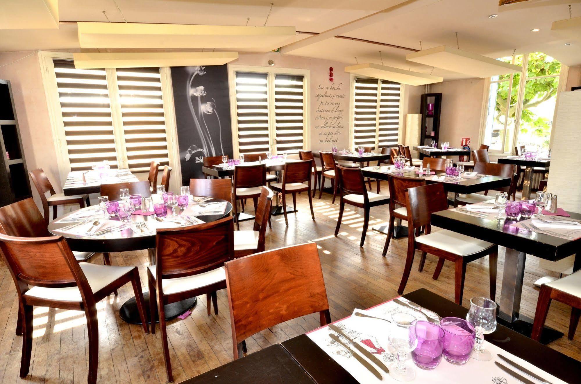 Logis Hotel & Restaurant - Les Bords De Seine La Roche-Guyon Zewnętrze zdjęcie