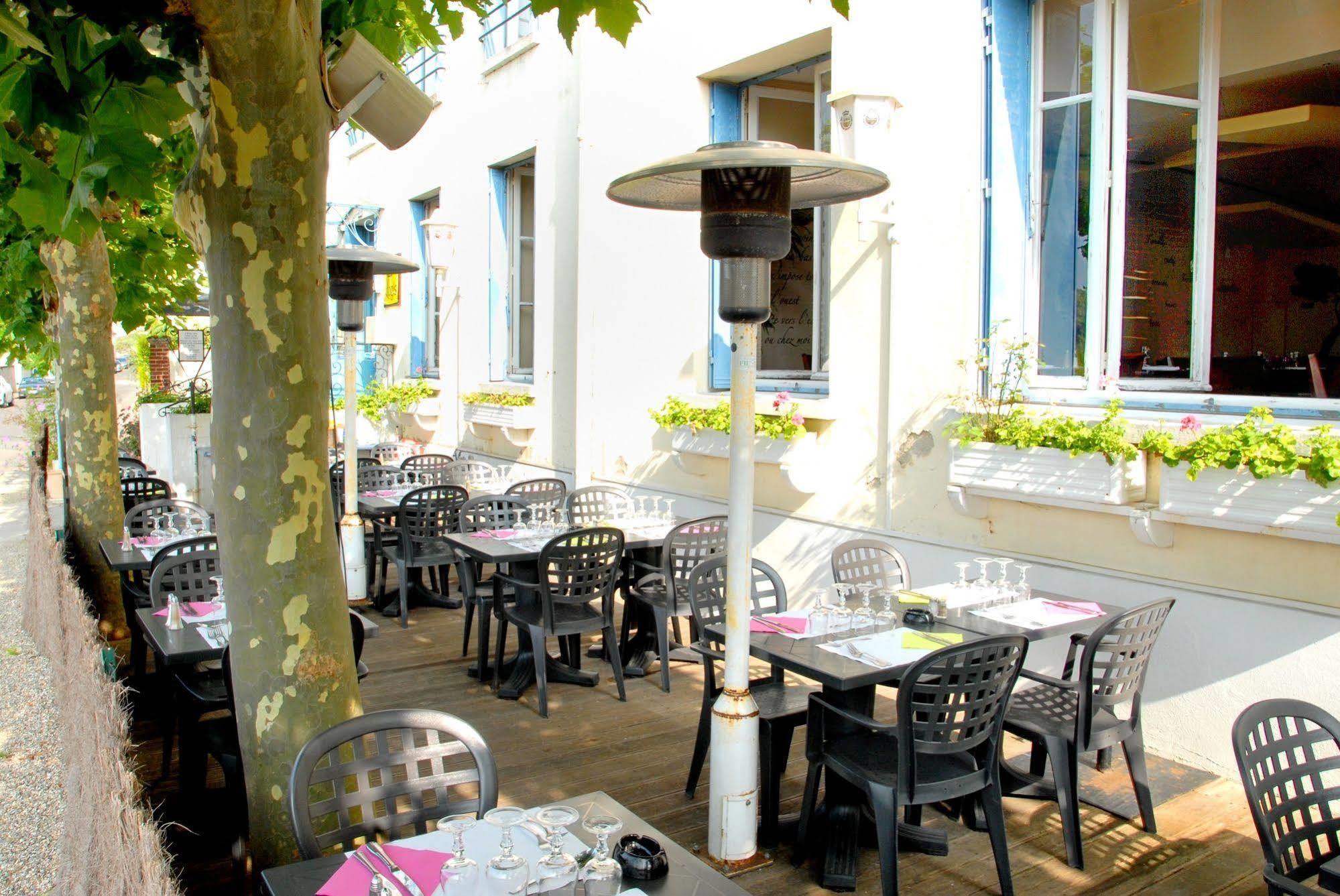 Logis Hotel & Restaurant - Les Bords De Seine La Roche-Guyon Zewnętrze zdjęcie